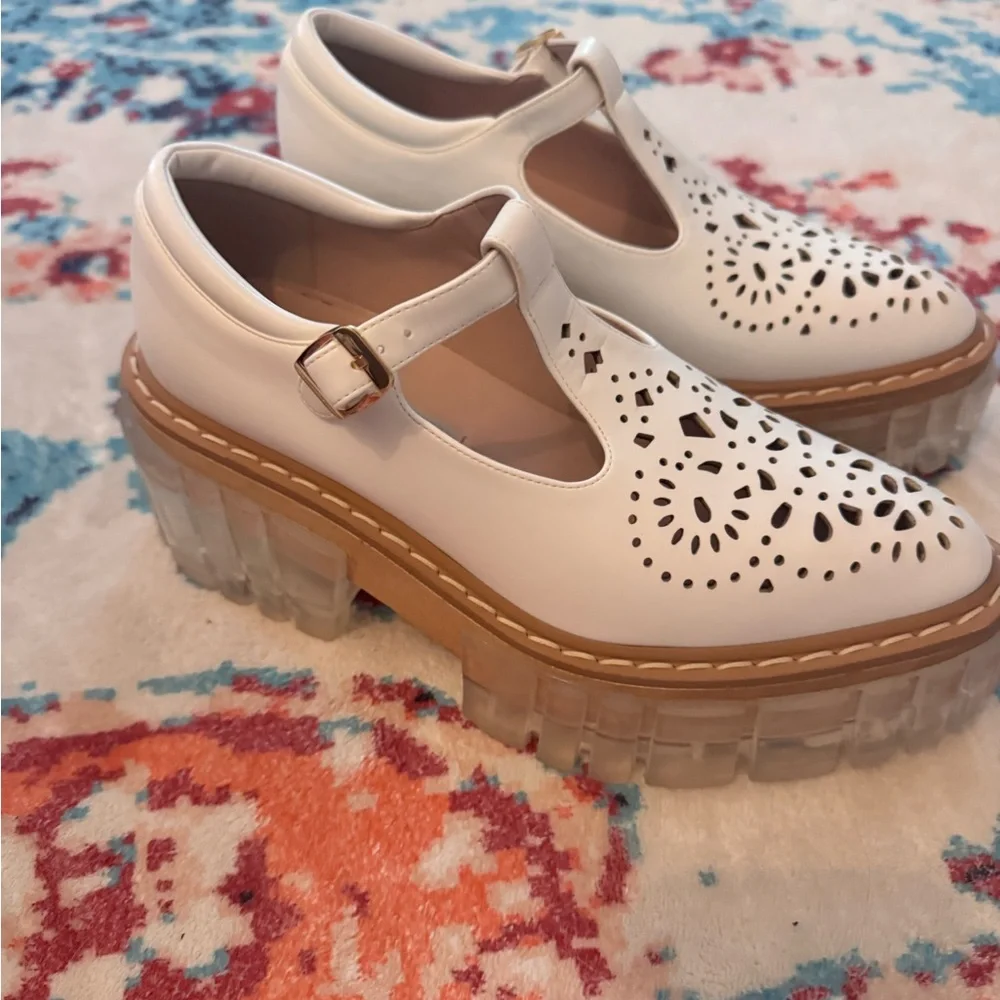 Stylish White Cutout Women's Shoes